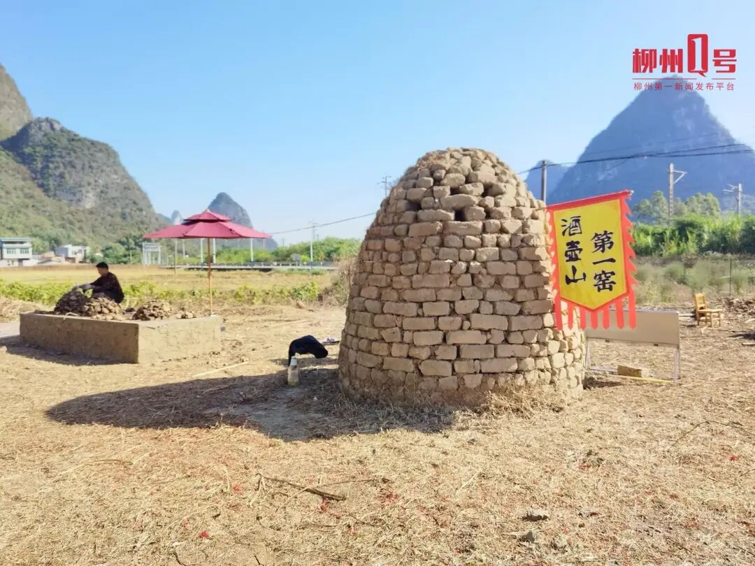 柳江區百朋鎮酒壺山景區特色窯雞服務。